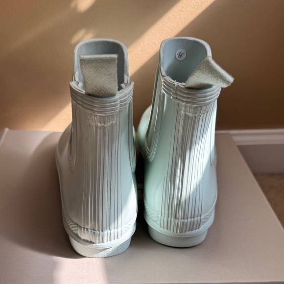 Hunter Gloss Chelsea Rain Boots - Picture 4 of 6